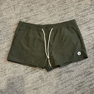Vuori green womens shorts M